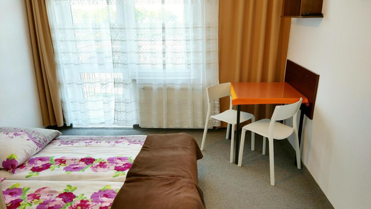 Klif Pokoje Goscinne W Centrum Blisko Morza Устроне Морске Екстериор снимка